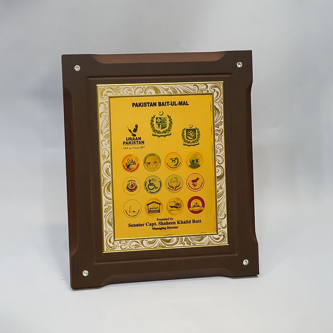 Wooden Shield With China Metal Plate With Box
