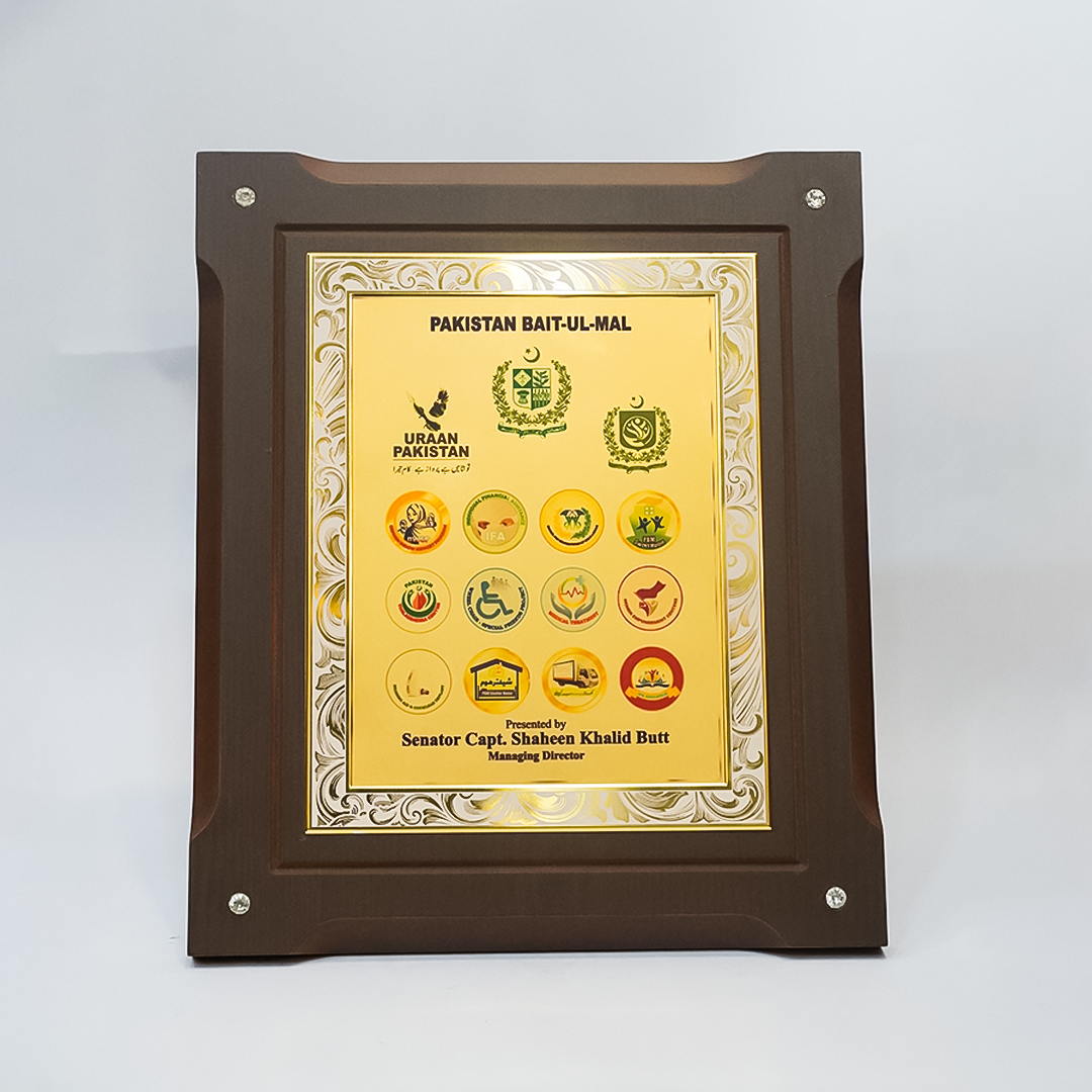 Wooden Shield With China Metal Plate With Box
