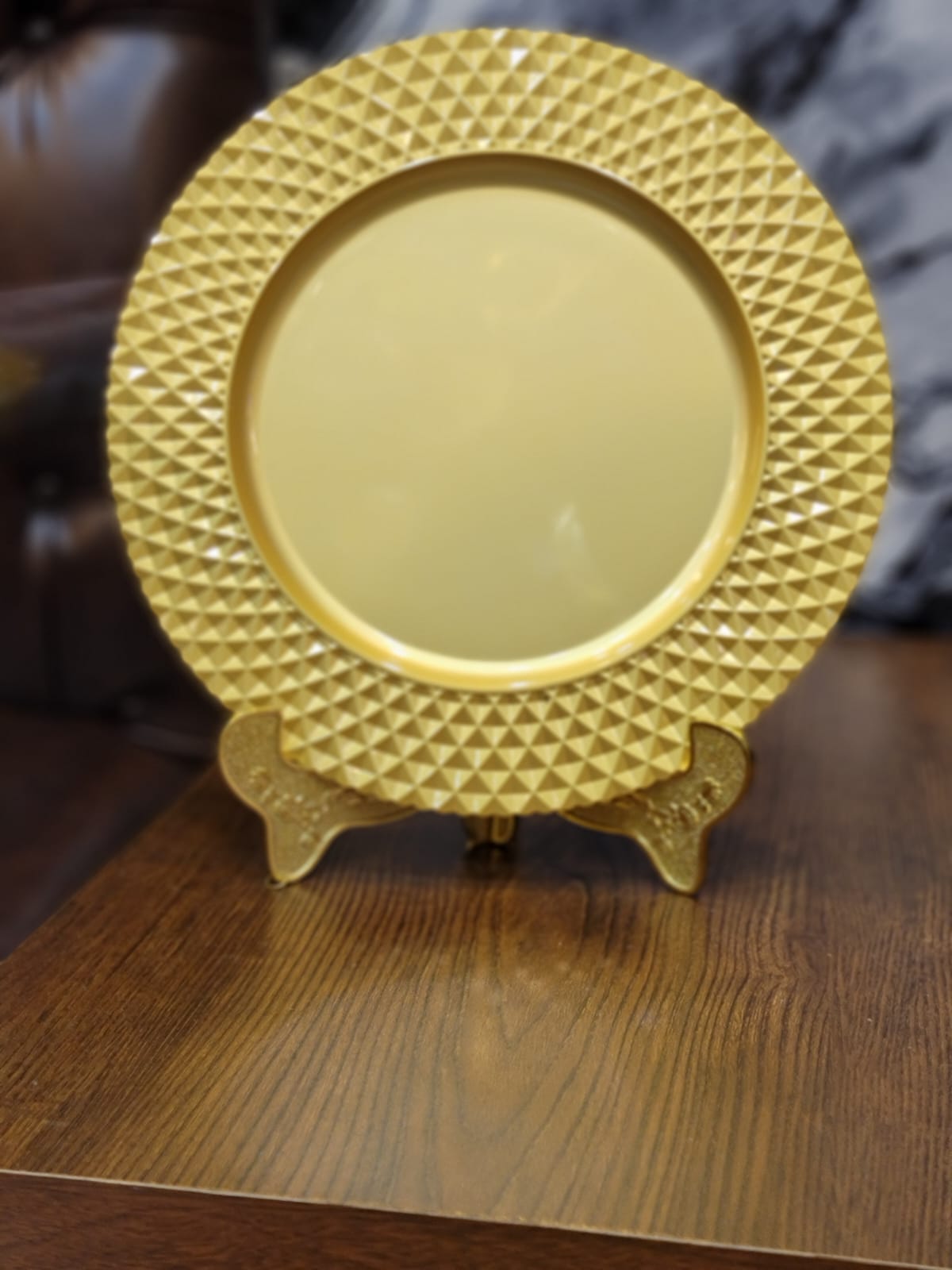 China Plate with Metal Stand & Box