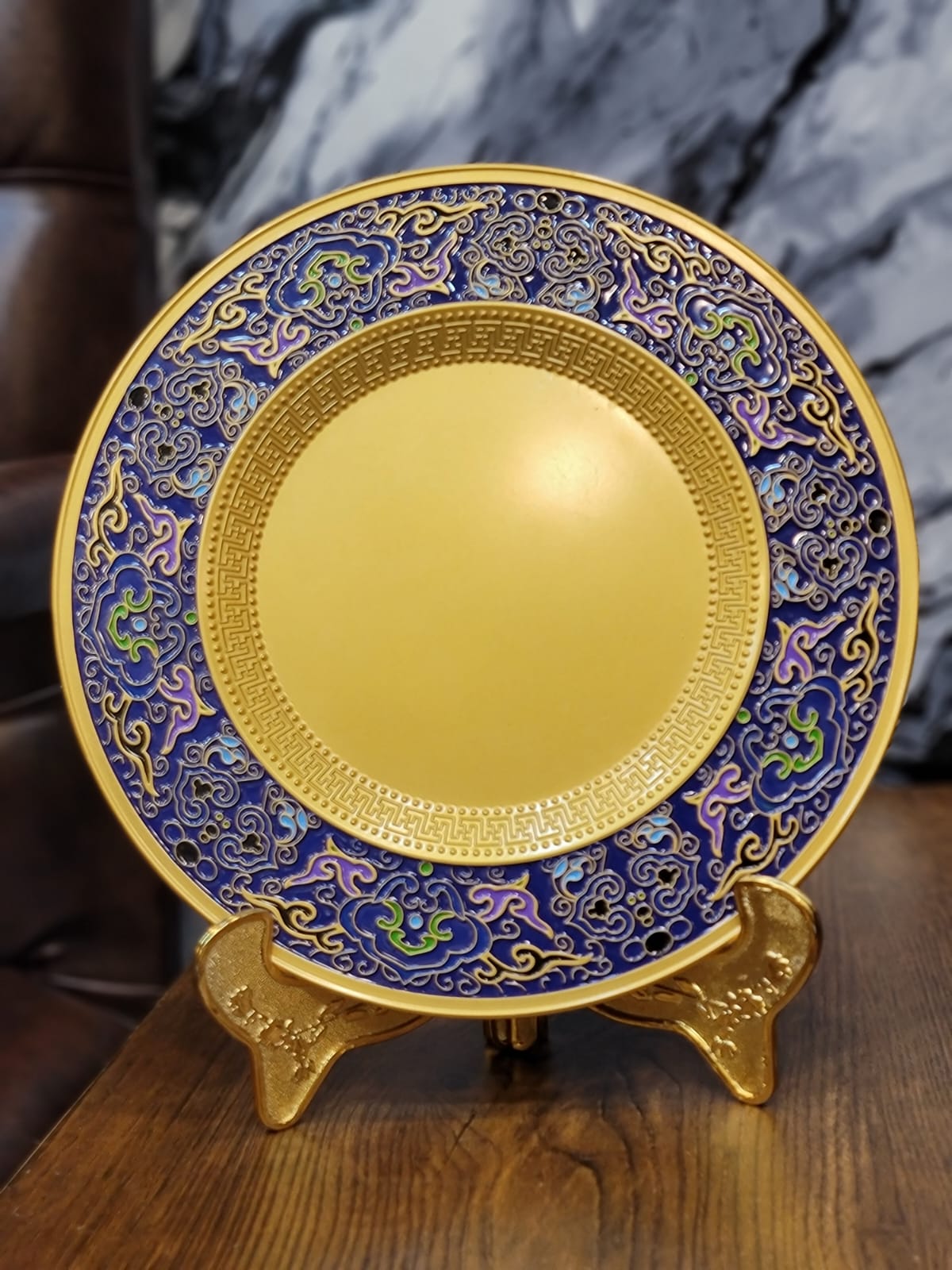 China Plate with Metal Stand & Box