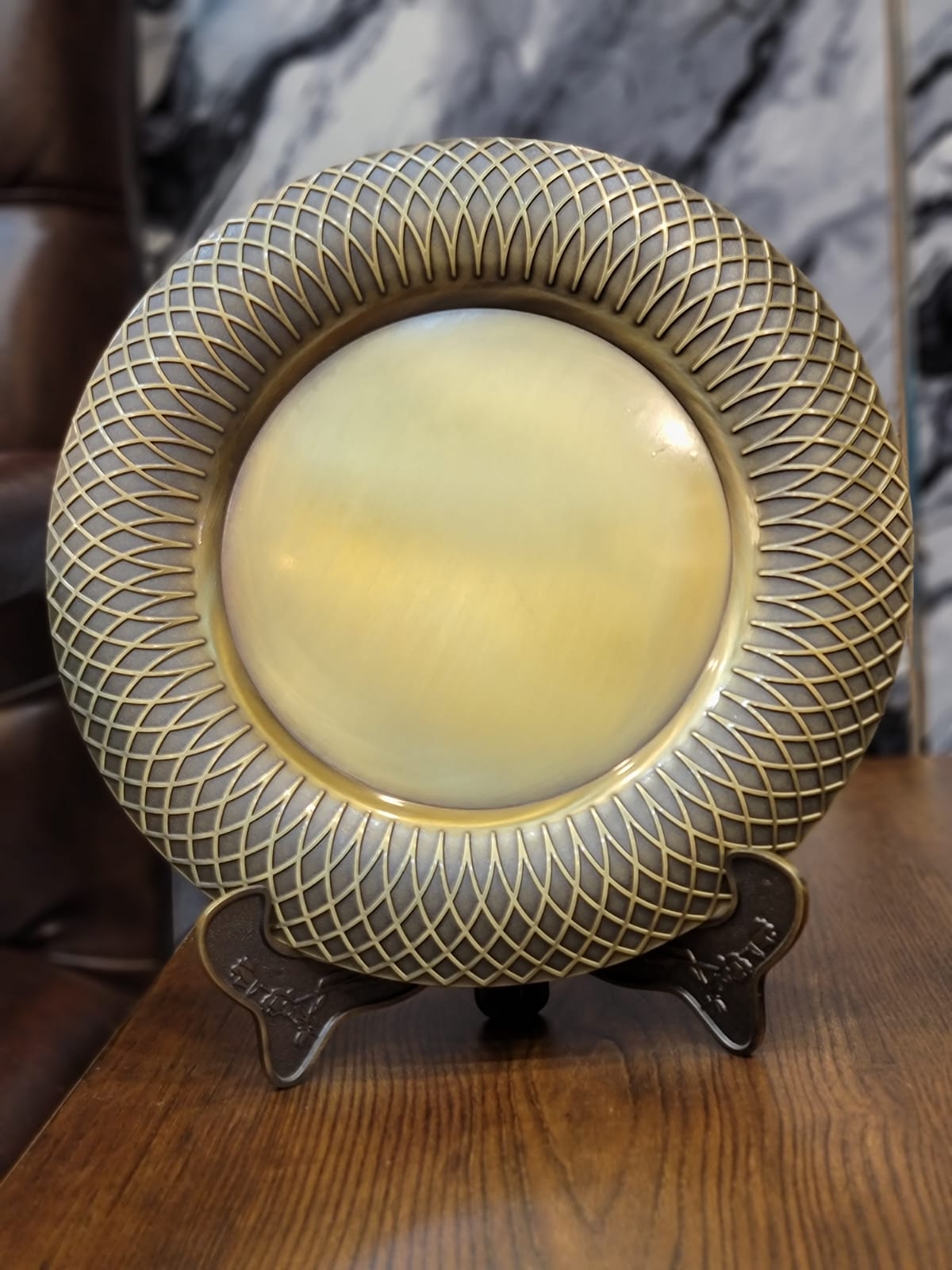 China Plate with Metal Stand & Box